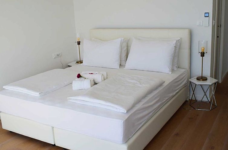 Vakantiehuis Luxuriöse Ferienvilla am Strand Luna Azzurra