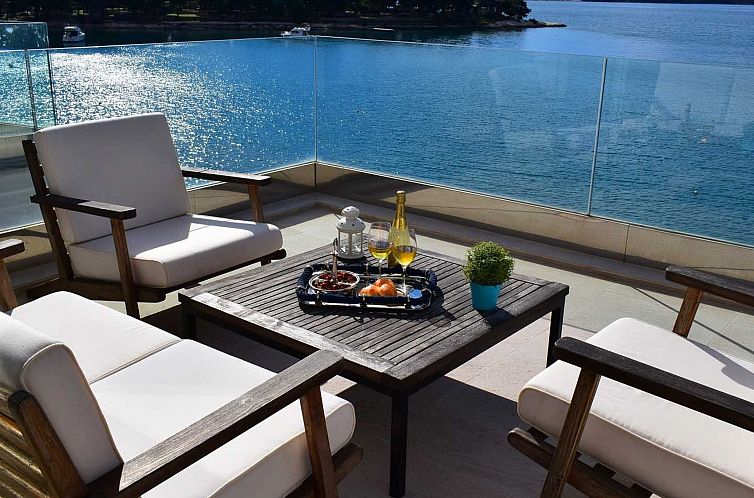 Vakantiehuis Luxuriöse Ferienvilla am Strand Luna Azzurra