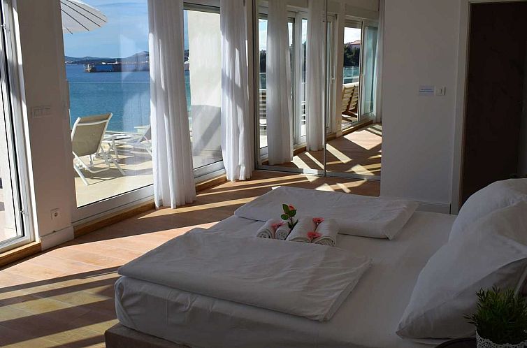 Vakantiehuis Luxuriöse Ferienvilla am Strand Luna Azzurra