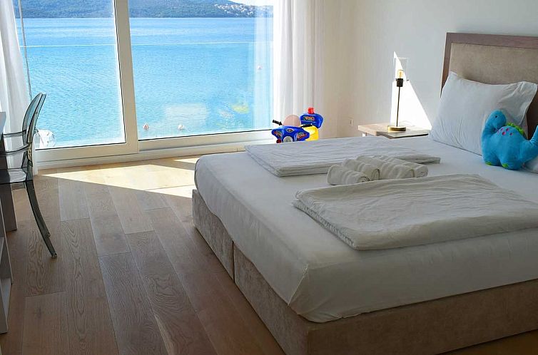 Vakantiehuis Luxuriöse Ferienvilla am Strand Luna Azzurra