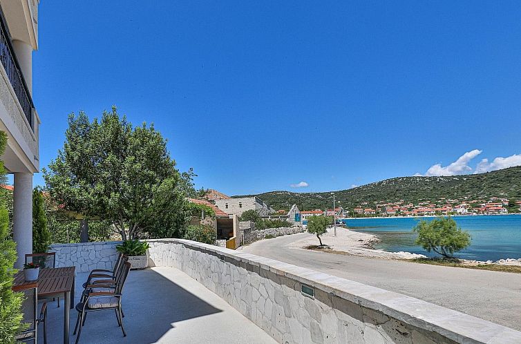 Vakantiehuis Steinvilla am Strand Nina - EOS CROATIA