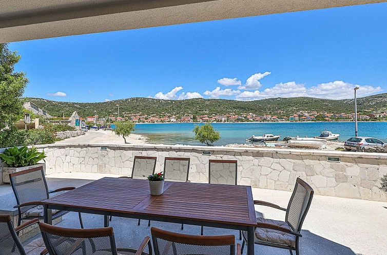 Vakantiehuis Steinvilla am Strand Nina - EOS CROATIA