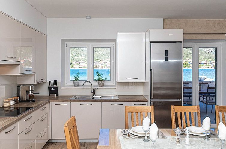 Vakantiehuis Steinvilla am Strand Nina - EOS CROATIA