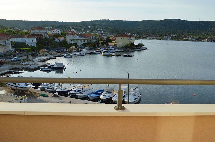 Appartement mit zwei Balkonen