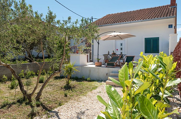 Vakantiehuis Modernes Ferienhaus mit Terrasse und Meerblick