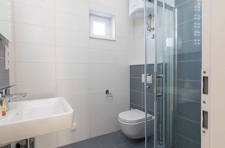 Vakantiehuis Modernes Ferienhaus mit Terrasse und Meerblick