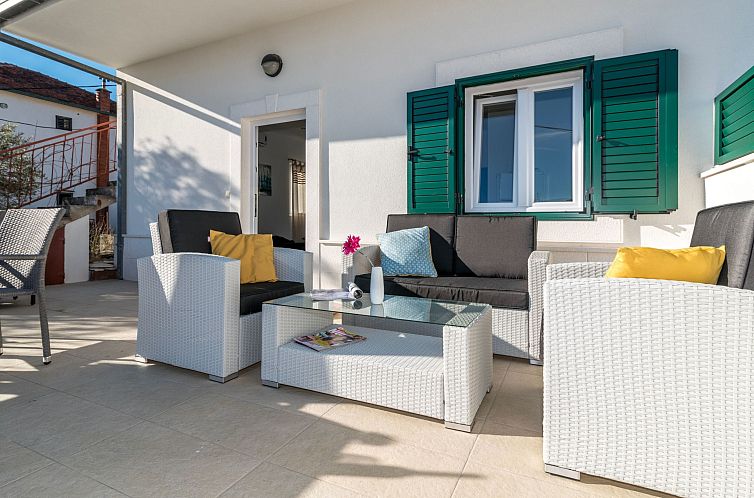 Vakantiehuis Modernes Ferienhaus mit Terrasse und Meerblick