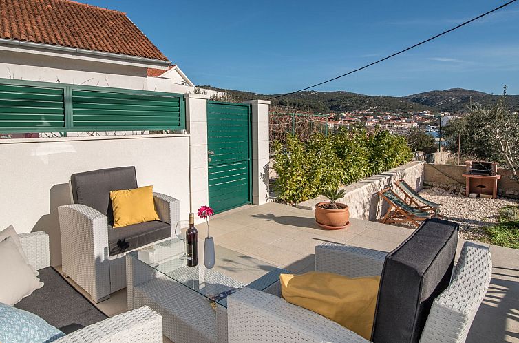 Vakantiehuis Modernes Ferienhaus mit Terrasse und Meerblick