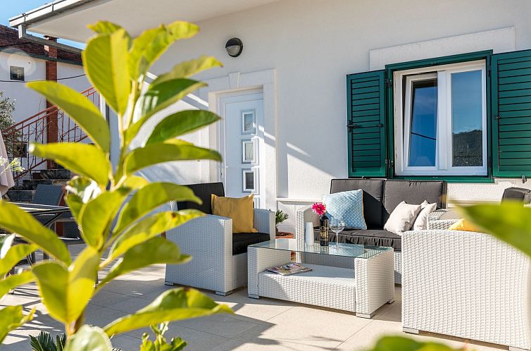 Vakantiehuis Modernes Ferienhaus mit Terrasse und Meerblick