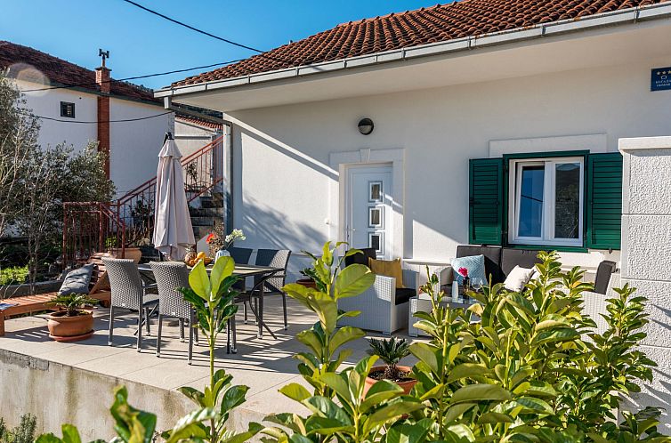 Vakantiehuis Modernes Ferienhaus mit Terrasse und Meerblick