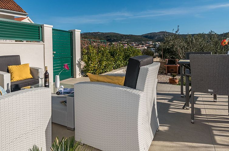 Vakantiehuis Modernes Ferienhaus mit Terrasse und Meerblick