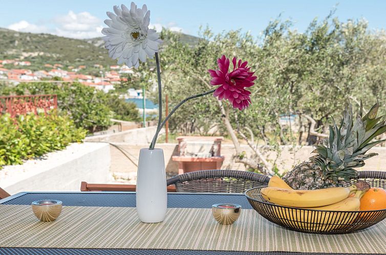 Vakantiehuis Modernes Ferienhaus mit Terrasse und Meerblick