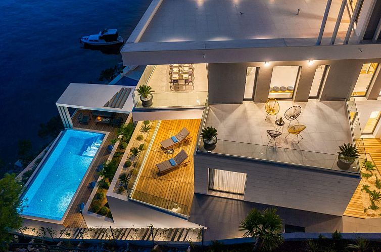 Vakantiehuis Haus in Vinišće mit Außenterrasse