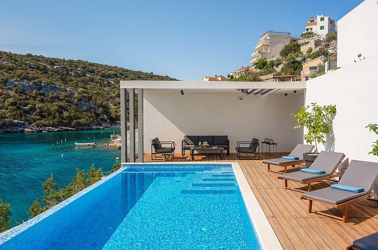 Vakantiehuis Haus in Vinišće mit Außenterrasse