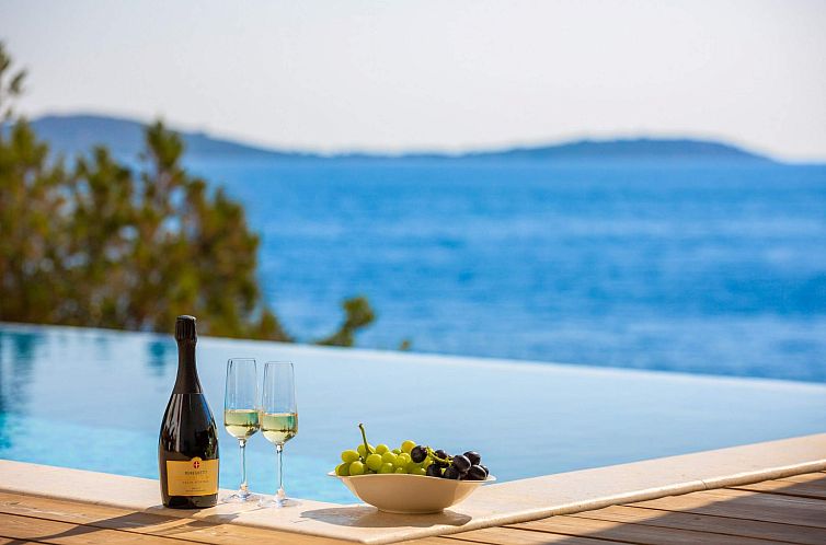 Vakantiehuis Haus in Vinišće mit Außenterrasse