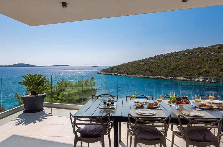 Vakantiehuis Haus in Vinišće mit Außenterrasse