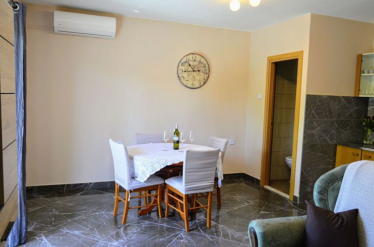 Appartement Wohnung in Vinišće mit privatem Parkplatz