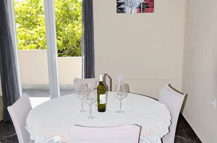Appartement Wohnung in Vinišće mit privatem Parkplatz
