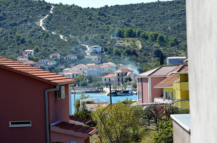 Appartement in Vinišće mit Barbecue
