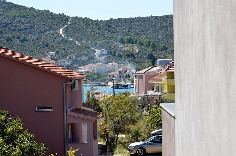 Appartement in Vinišće mit Barbecue