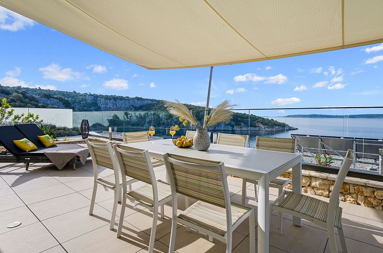 Vakantiehuis Gemütliches Ferienhaus in Vinišće mit Privat