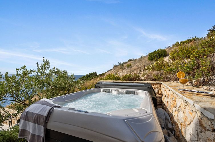 Vakantiehuis Gemütliches Ferienhaus in Vinišće mit Privat