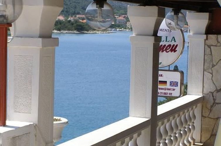 Appartement mit Balkon in der zweiten Etage