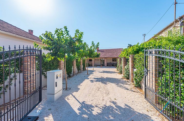 Vakantiehuis Rustica Casa Augustinus mit Pool