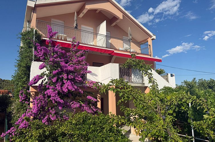 Unterkunft 10320915 - Appartement Dalmatien - Appartement Appartement mit überdachter Terrasse