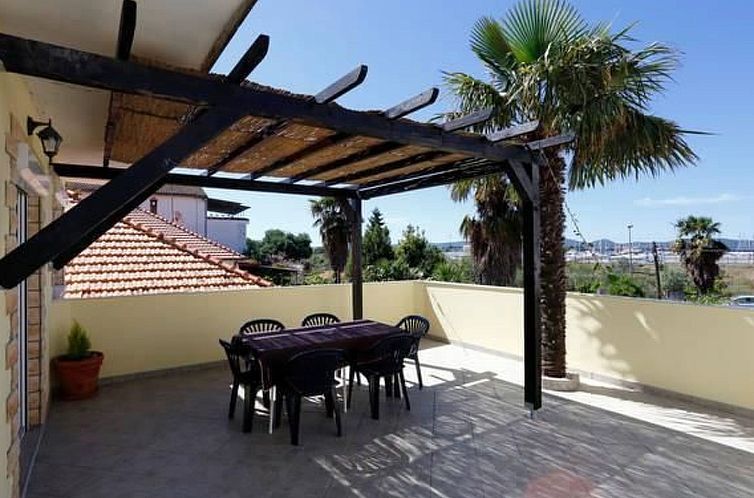 Appartement für 6 Personen ca. 120 m&sup2; in Sukošan, Adr