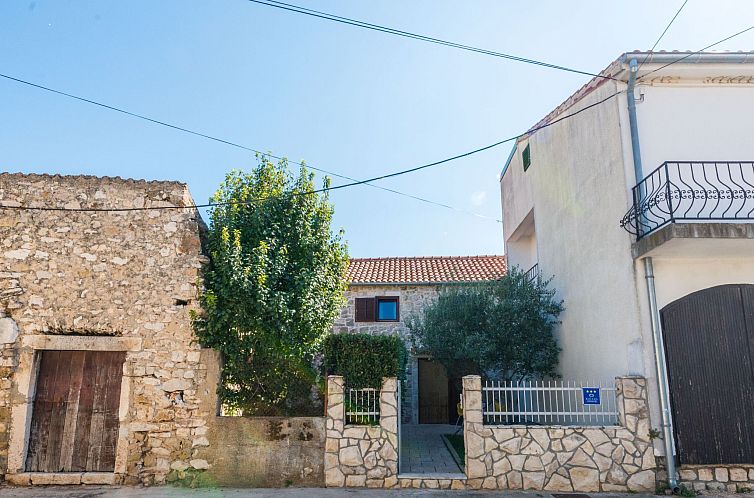 Vakantiehuis in Sukošan mit Privatem Garten