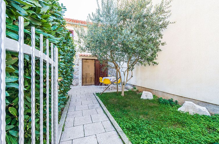 Vakantiehuis in Sukošan mit Privatem Garten