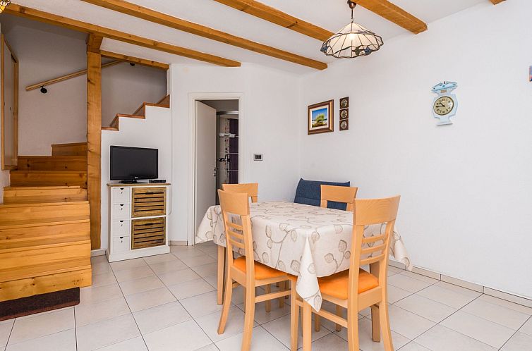 Vakantiehuis in Sukošan mit Privatem Garten