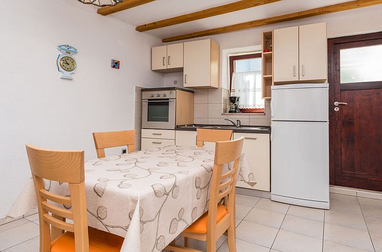 Vakantiehuis in Sukošan mit Privatem Garten