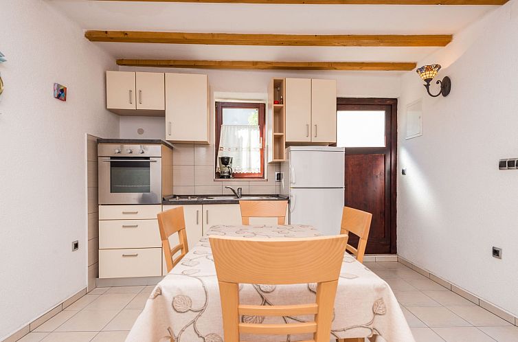 Vakantiehuis in Sukošan mit Privatem Garten