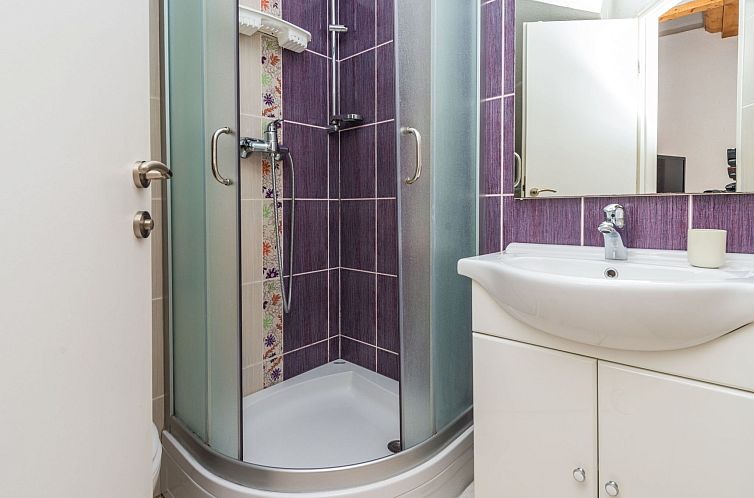 Vakantiehuis in Sukošan mit Privatem Garten