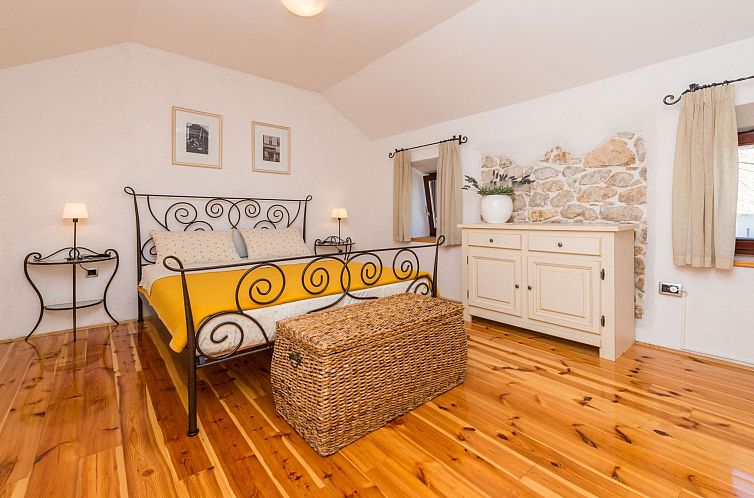 Vakantiehuis in Sukošan mit Privatem Garten