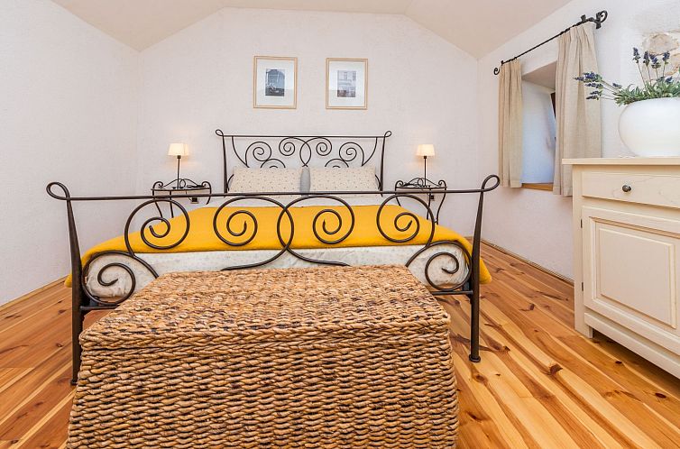 Vakantiehuis in Sukošan mit Privatem Garten