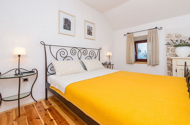 Vakantiehuis in Sukošan mit Privatem Garten