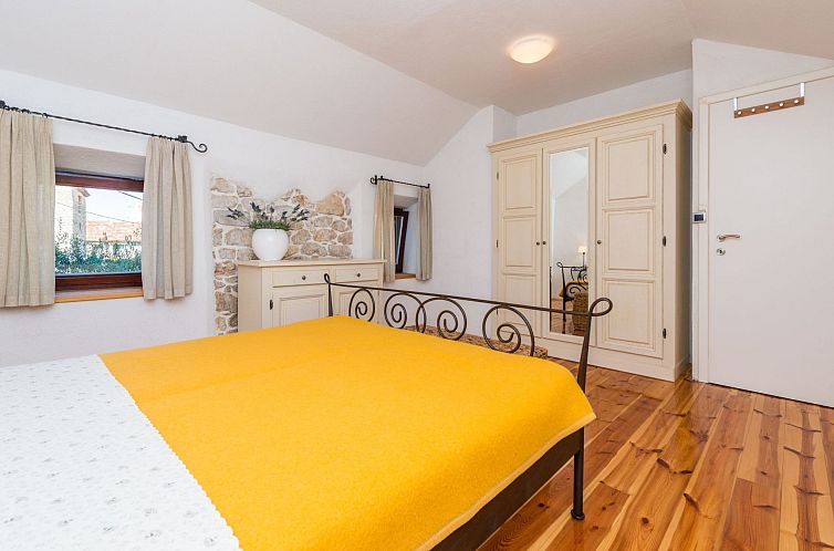 Vakantiehuis in Sukošan mit Privatem Garten