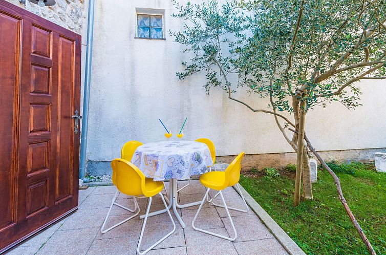 Vakantiehuis in Sukošan mit Privatem Garten