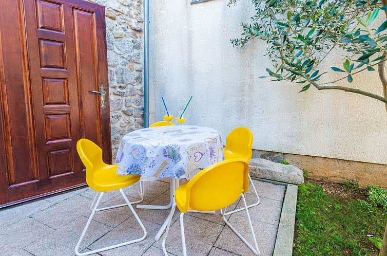 Vakantiehuis in Sukošan mit Privatem Garten