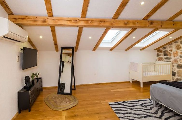 Vakantiehuis Villa Miandri with heated pool