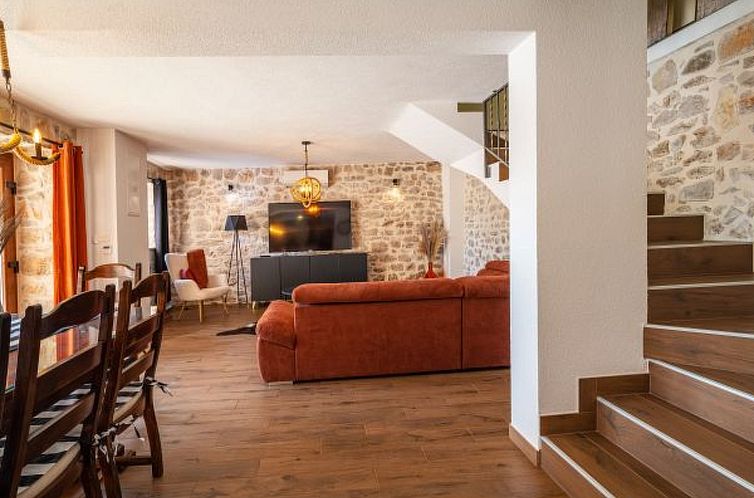 Vakantiehuis Villa Miandri with heated pool