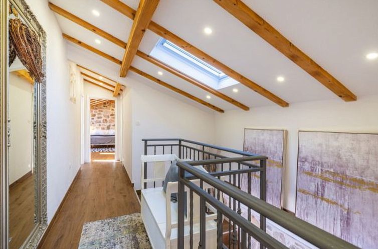 Vakantiehuis Villa Miandri with heated pool