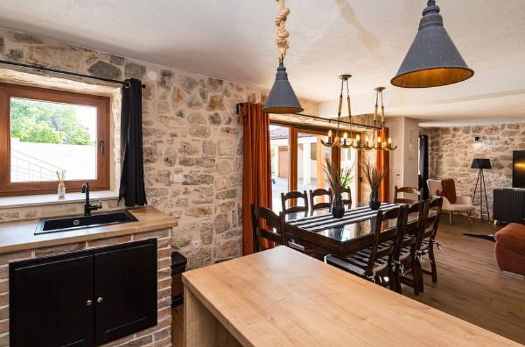 Vakantiehuis Villa Miandri with heated pool