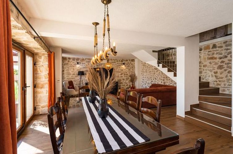 Vakantiehuis Villa Miandri with heated pool