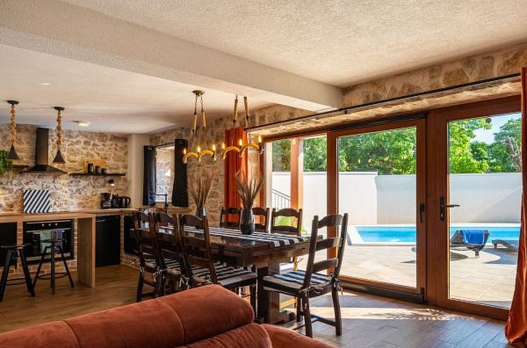 Vakantiehuis Villa Miandri with heated pool