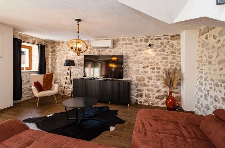 Vakantiehuis Villa Miandri with heated pool