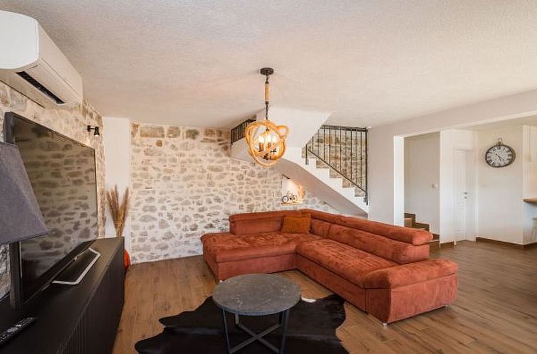 Vakantiehuis Villa Miandri with heated pool